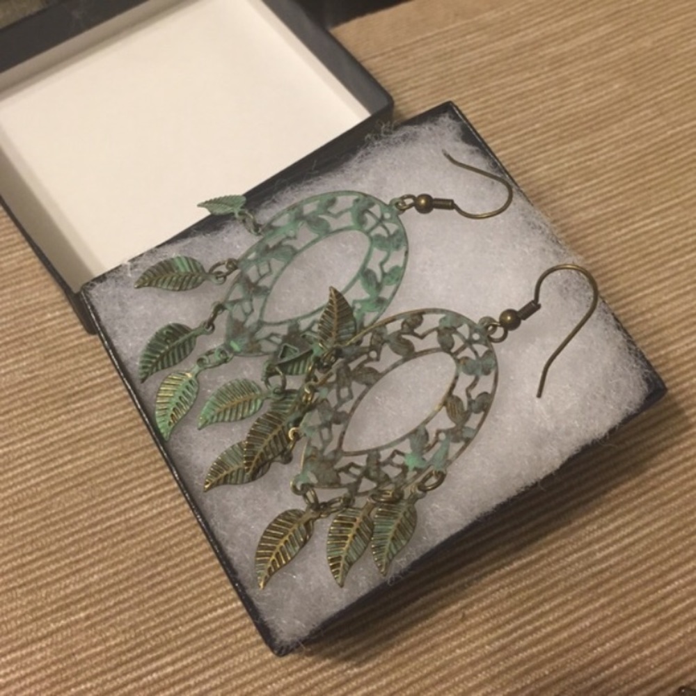 Looking for these earrings!!